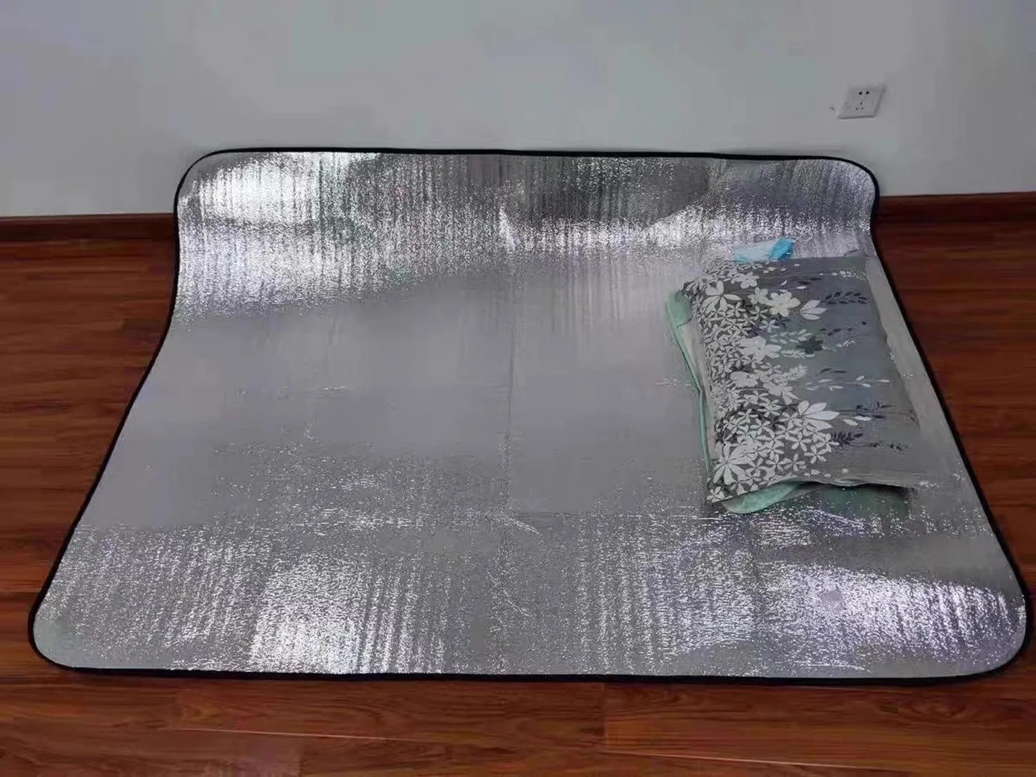 Aluminium Sleeping Mat, Foam Mats, Sleeping Mat for Camping, Insulated Blanket, 4mm Thick Foldable Tent Mat, Thermal Mat, Made of Aluminium Foil and EPE
