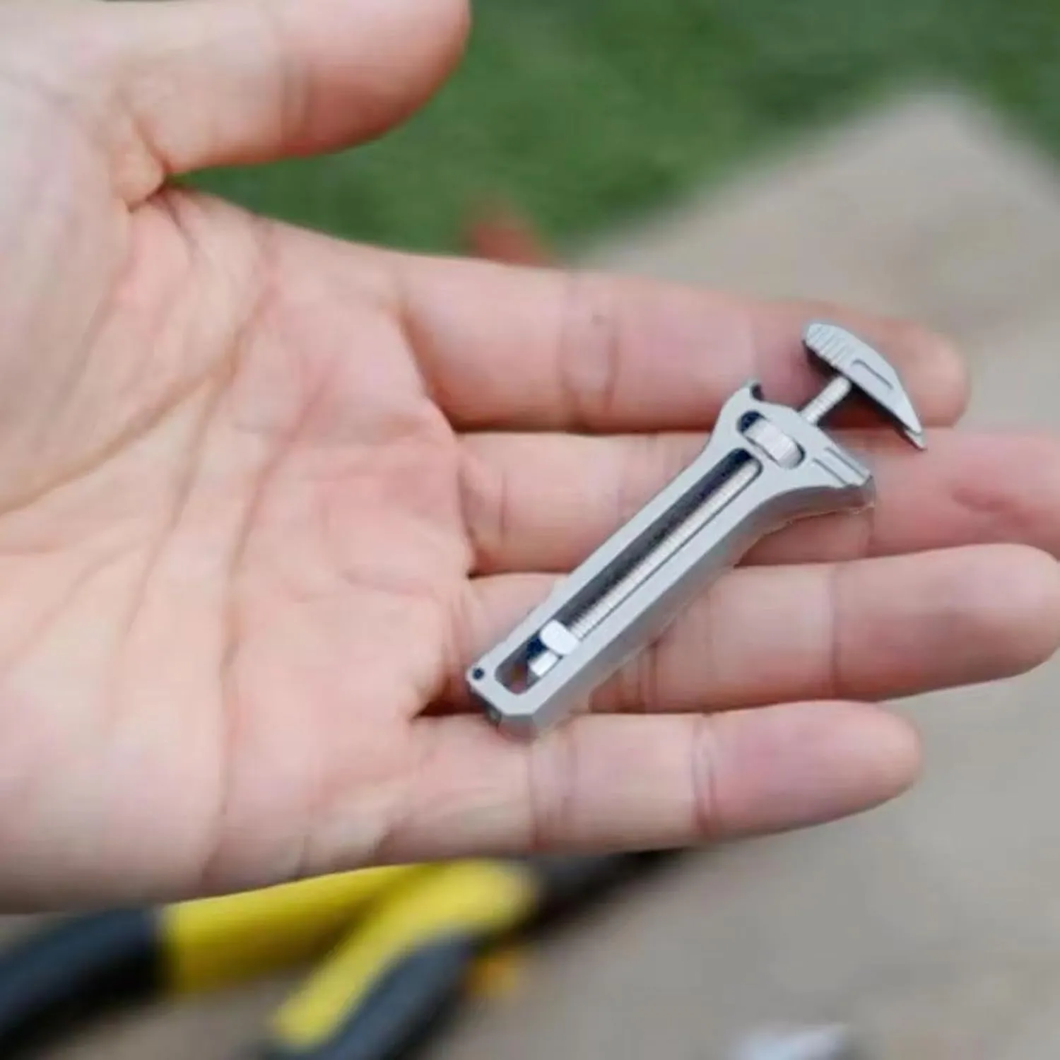 Compact Titanium Multitool, Compact Titanium Multitool Wrench, Multifunctional Adjustable Wrench Alloy Tool, Mini Portable Bottle Opener, For Outdoor Camping Hiking Backpacking Repairing (2, silver)