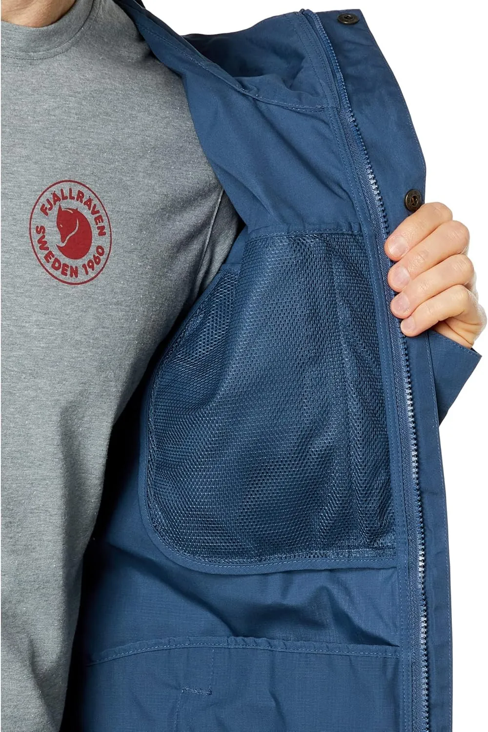 Fjällräven Skogsö Jacket Coats for Men - Leather Details, Two Chest and Two Hand Pockets, and Fixed Two Way Adjustable Hood