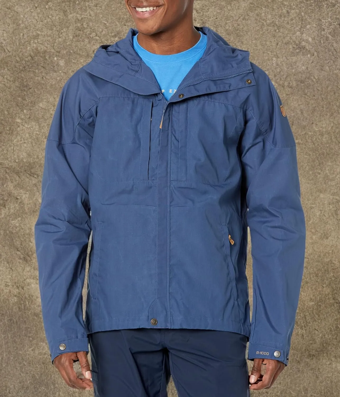 Fjällräven Skogsö Jacket Coats for Men - Leather Details, Two Chest and Two Hand Pockets, and Fixed Two Way Adjustable Hood