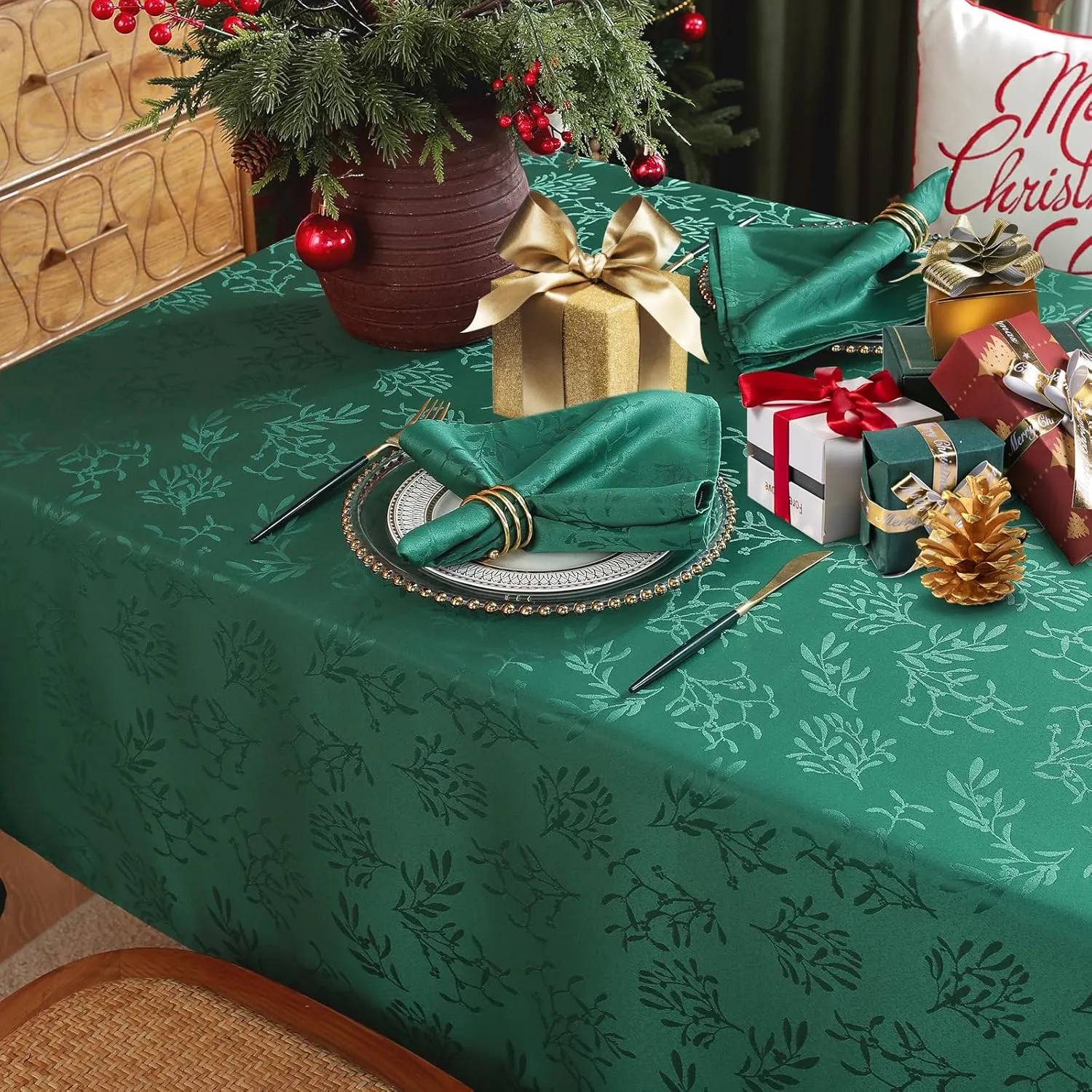 Honellaty Christmas Rectangular Tablecloth, Spillproof Wrinkle Resistant Jacquard Table Cloth with Christmas Mistletoe Patterns for Dining Room & Holiday Decoration (Green,52" x 70" (4-6 Seats))