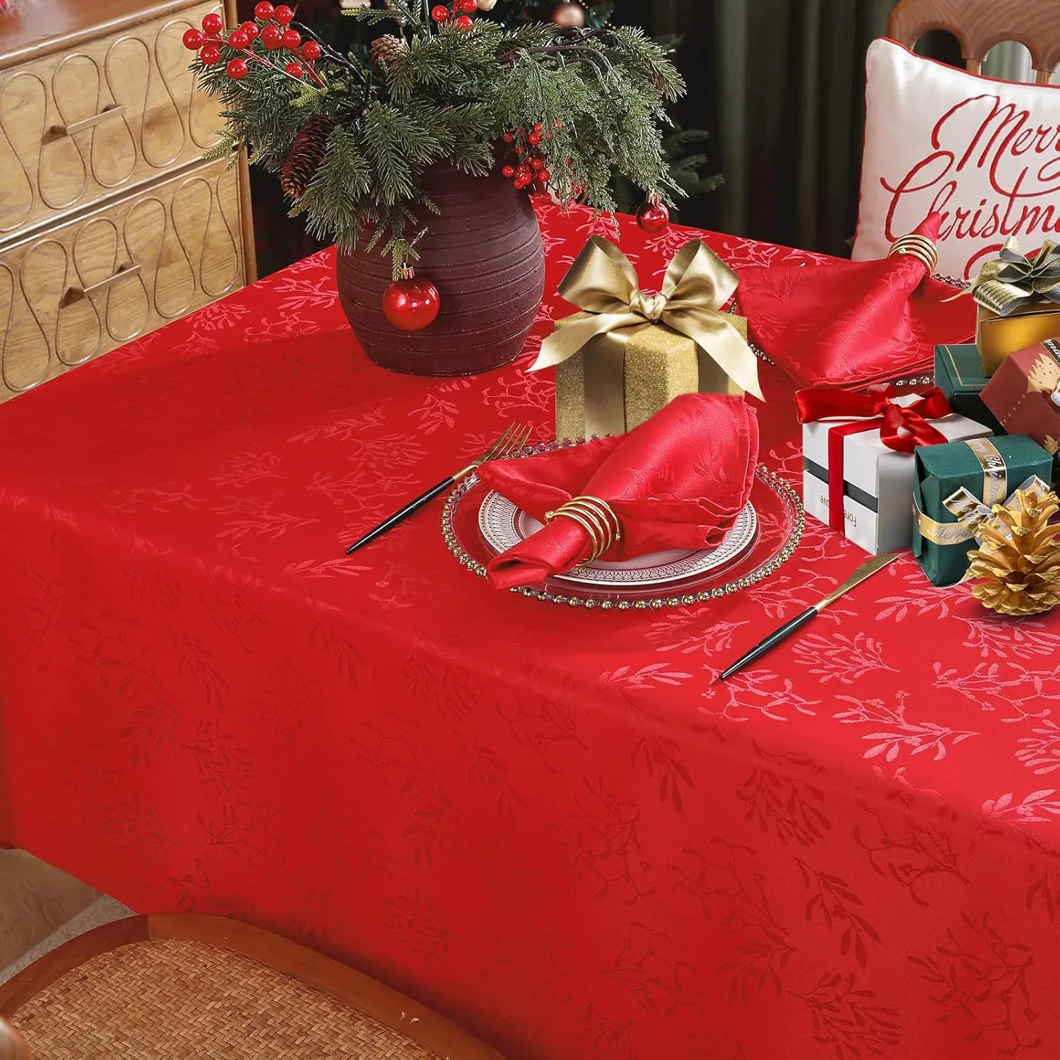 Honellaty Christmas Rectangular Tablecloth, Spillproof Wrinkle Resistant Jacquard Table Cloth with Christmas Mistletoe Patterns for Dining Room & Holiday Decoration (Red,52" x 70" (4-6 Seats))