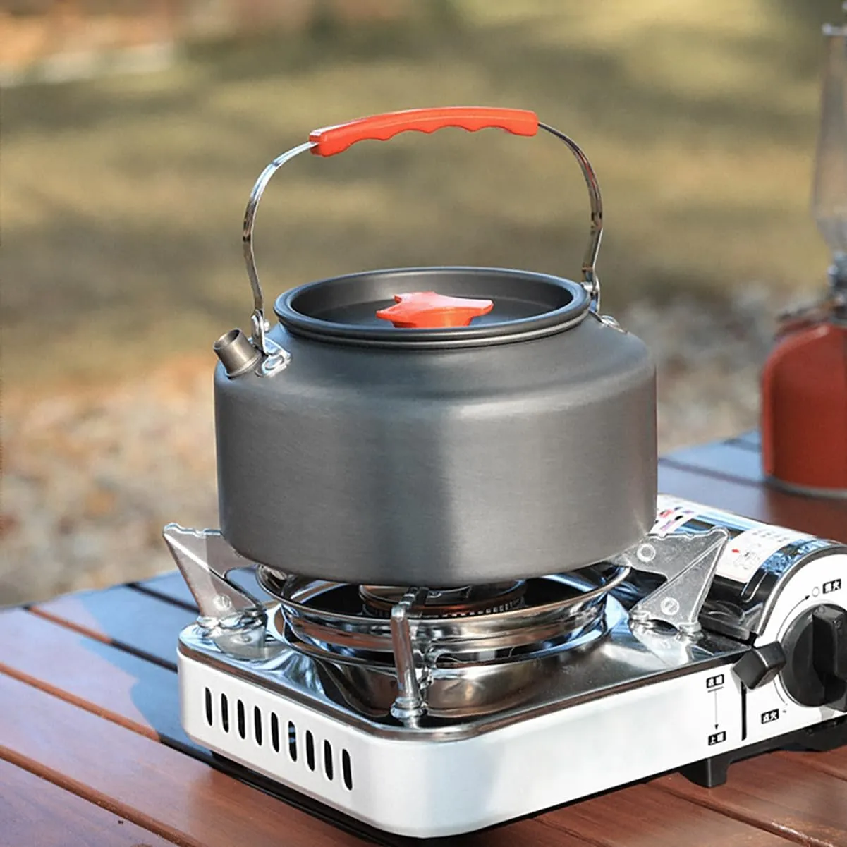 Outdoor camping kettle, camping coffee pot, portable kettle with large capacity, suitable for outdoor camping and picnicking,2L