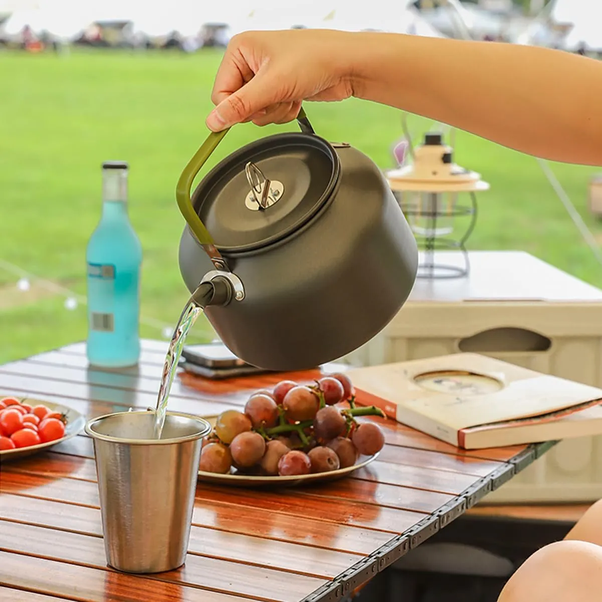 Outdoor camping kettle, camping coffee pot, portable kettle with large capacity, suitable for outdoor camping and picnicking,2L