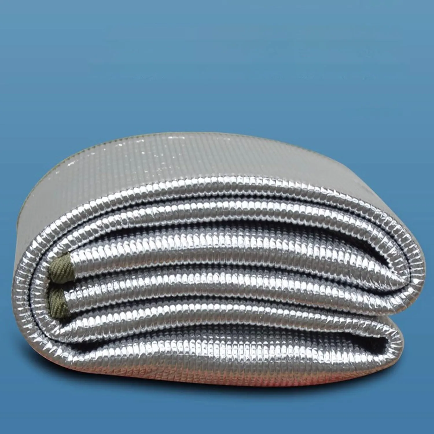 Outdoor Double-Sided Moisture-Proof Aluminium Foil Sleeping Mat 7mm Thick Pad Waterproof and Insulating Foil Mat Picnic Mat Camping Mat for Beach Tent and Camping